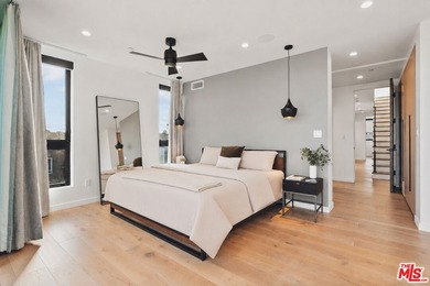 An architectural contemporary statement in one of Venice's most - photo 16