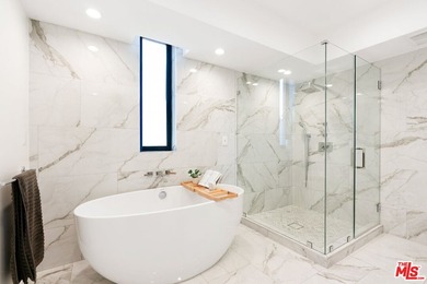 An architectural contemporary statement in one of Venice's most - photo 18