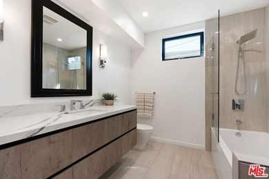 An architectural contemporary statement in one of Venice's most - photo 23