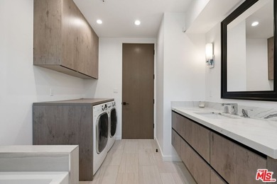 An architectural contemporary statement in one of Venice's most - photo 24