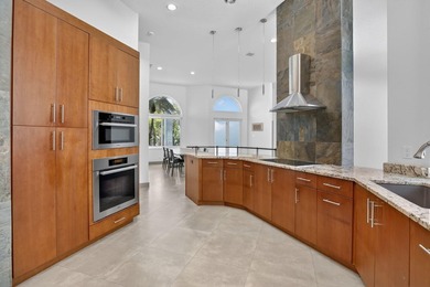 Best unobstructed view! Totally updated kitchen & bathrooms in - photo 28