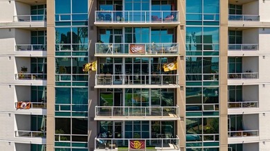 The Ultimate *FAN CAVE* with Breathtaking 11th-Floor Views Over - photo 29