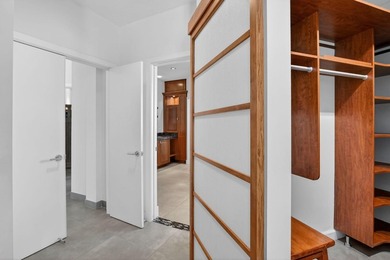 Best unobstructed view! Totally updated kitchen & bathrooms in - photo 33