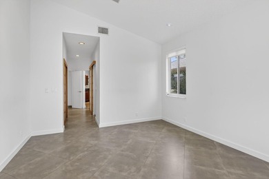 Best unobstructed view! Totally updated kitchen & bathrooms in - photo 34
