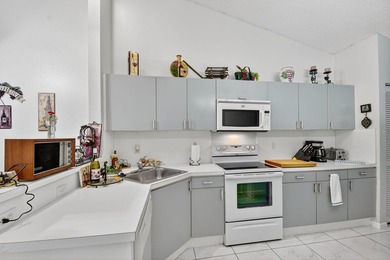 Come see this quaint, two bedroom, two bathroom villa located in - photo 15