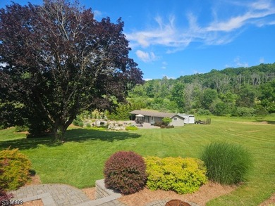 AN EXTRAORDINARY PRIVATE ESTATE RETREAT ON OVER 3 BEAUTIFULLY - photo 42