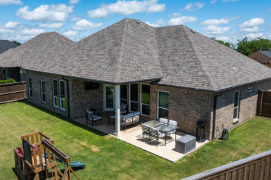 Quality Craftsmanship in a Prime Location! This stunning move-in - photo 27