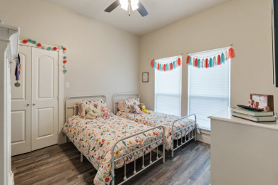 Quality Craftsmanship in a Prime Location! This stunning move-in - photo 20