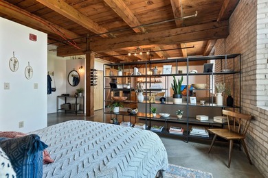 Welcome to your new home at the historic 1913 Calumet Building! - photo 11