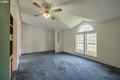 BRAND NEW ROOF, HEAT PUMP & CARPET! This 3-bed, 2-bath MFH on a - photo 11
