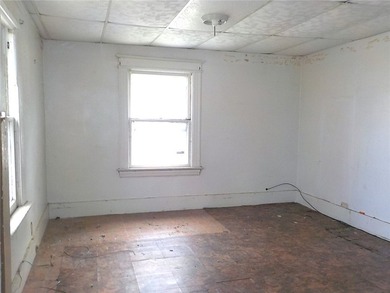 Looking for your next exciting project! This colonial style home - photo 13