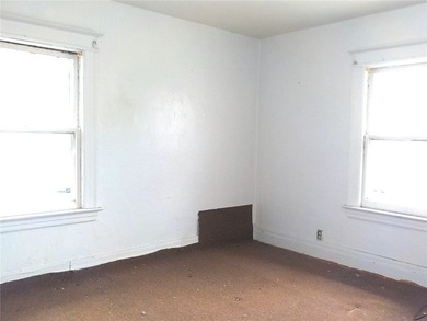 Looking for your next exciting project! This colonial style home - photo 15