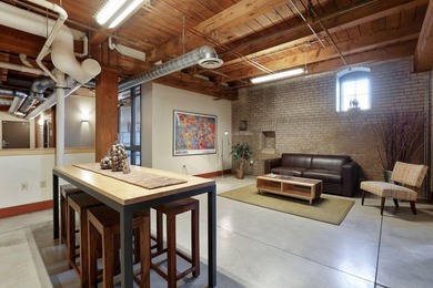 Welcome to your new home at the historic 1913 Calumet Building! - photo 18