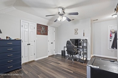 Welcome to 1211 Cross Creek E Drive in Hernando, where comfort - photo 25