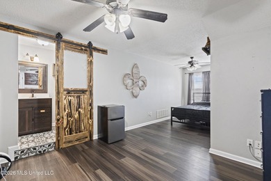 Welcome to 1211 Cross Creek E Drive in Hernando, where comfort - photo 26