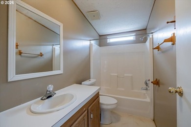 BRAND NEW ROOF, HEAT PUMP & CARPET! This 3-bed, 2-bath MFH on a - photo 27