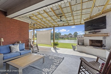 Welcome to 1211 Cross Creek E Drive in Hernando, where comfort - photo 32
