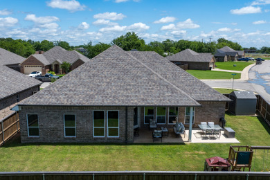 Quality Craftsmanship in a Prime Location! This stunning move-in - photo 28