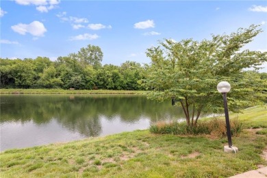 Lake Townhome/Townhouse Sale Pending in Kansas City, Missouri