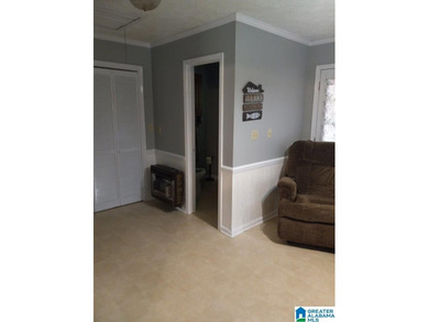 Enjoy affordable waterfront living on beautiful Lay Lake! - photo 8
