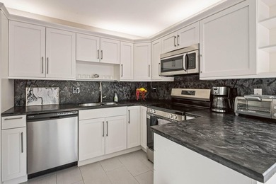 Updated 2-bedroom + den, 2-bathroom first-floor unit with golf - photo 13