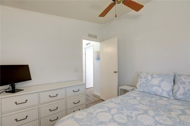 This beautifully maintained home features an open floor plan and - photo 14