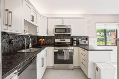 Updated 2-bedroom + den, 2-bathroom first-floor unit with golf - photo 14