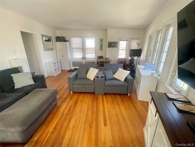 Woodlawn legal brick Triplex! Well maintained home with 3 bright - photo 17