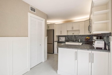 Updated 2-bedroom + den, 2-bathroom first-floor unit with golf - photo 17