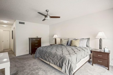 Updated 2-bedroom + den, 2-bathroom first-floor unit with golf - photo 20