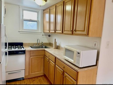 Woodlawn legal brick Triplex! Well maintained home with 3 bright - photo 24