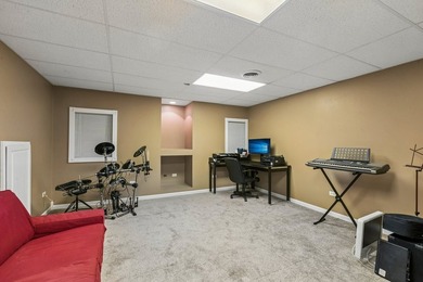 Welcome to this beautifully maintained 4-bedroom, 2.5-bath home - photo 24