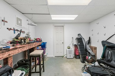 Welcome to this beautifully maintained 4-bedroom, 2.5-bath home - photo 25