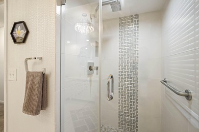 Updated 2-bedroom + den, 2-bathroom first-floor unit with golf - photo 26
