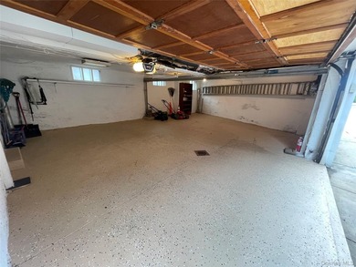 Woodlawn legal brick Triplex! Well maintained home with 3 bright - photo 29