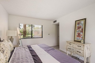 Updated 2-bedroom + den, 2-bathroom first-floor unit with golf - photo 29