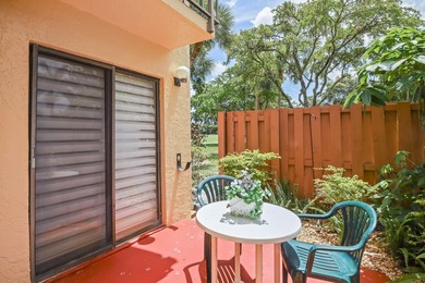 Updated 2-bedroom + den, 2-bathroom first-floor unit with golf - photo 32