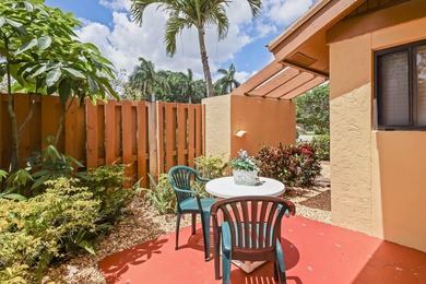 Updated 2-bedroom + den, 2-bathroom first-floor unit with golf - photo 33