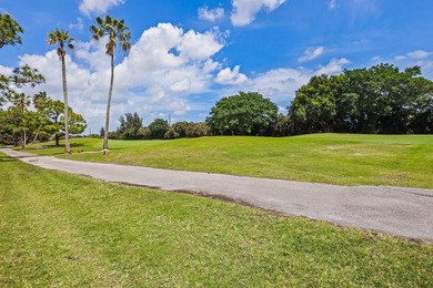Updated 2-bedroom + den, 2-bathroom first-floor unit with golf - photo 38