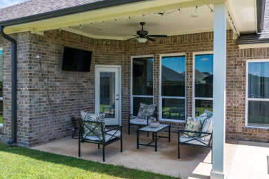 Quality Craftsmanship in a Prime Location! This stunning move-in - photo 26