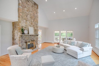 Ideally situated on a quiet cul-de-sac of similar fine homes - photo 4
