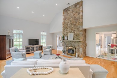 Ideally situated on a quiet cul-de-sac of similar fine homes - photo 6