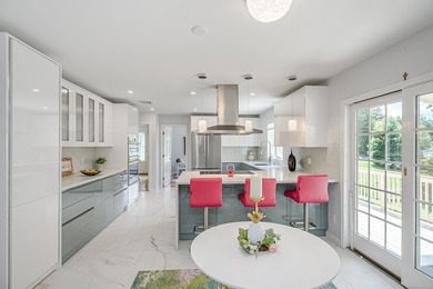 Ideally situated on a quiet cul-de-sac of similar fine homes - photo 7