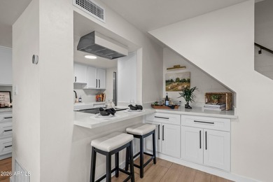 Sophisticated and beautifully updated, this 3-bedroom residence - photo 11