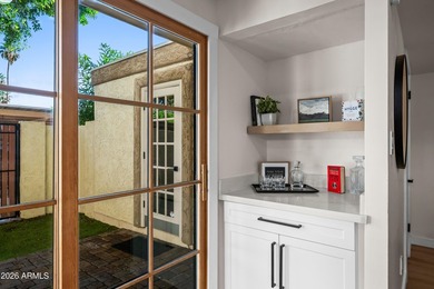 Sophisticated and beautifully updated, this 3-bedroom residence - photo 14