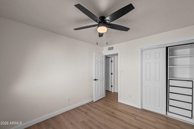 Sophisticated and beautifully updated, this 3-bedroom residence - photo 21
