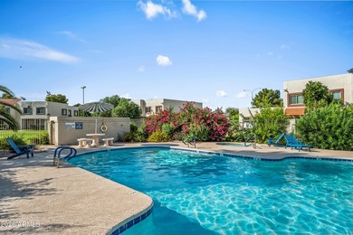 Sophisticated and beautifully updated, this 3-bedroom residence - photo 29