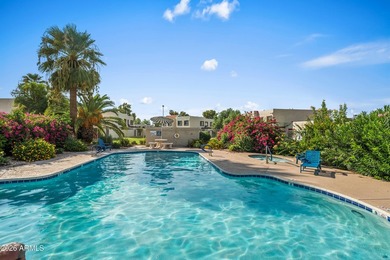 Sophisticated and beautifully updated, this 3-bedroom residence - photo 30