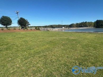 Neely Henry Lake Lot For Sale in Ohatchee Alabama