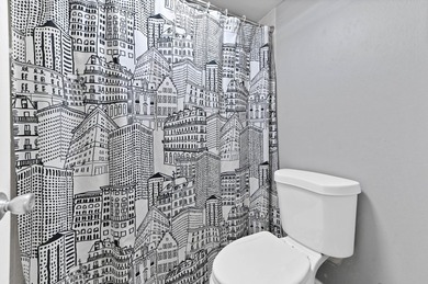Discover this charming 2-bedroom, 2-bathroom ground floor - photo 17